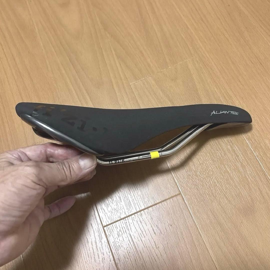 フィジーク ALIANTE K:ium レール サドル 黒