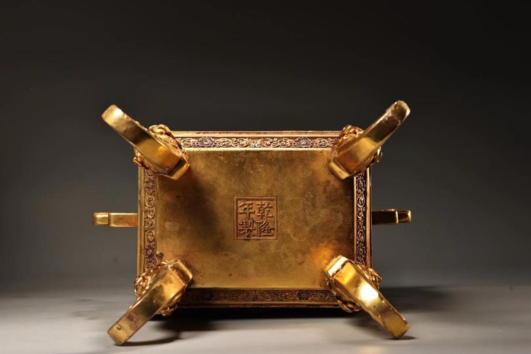 中国古美術・旧蔵鏨刻鎏金四角獅子蓋香炉・純銅细密彫・高浮彫・置物・瑞獣・木箱付き