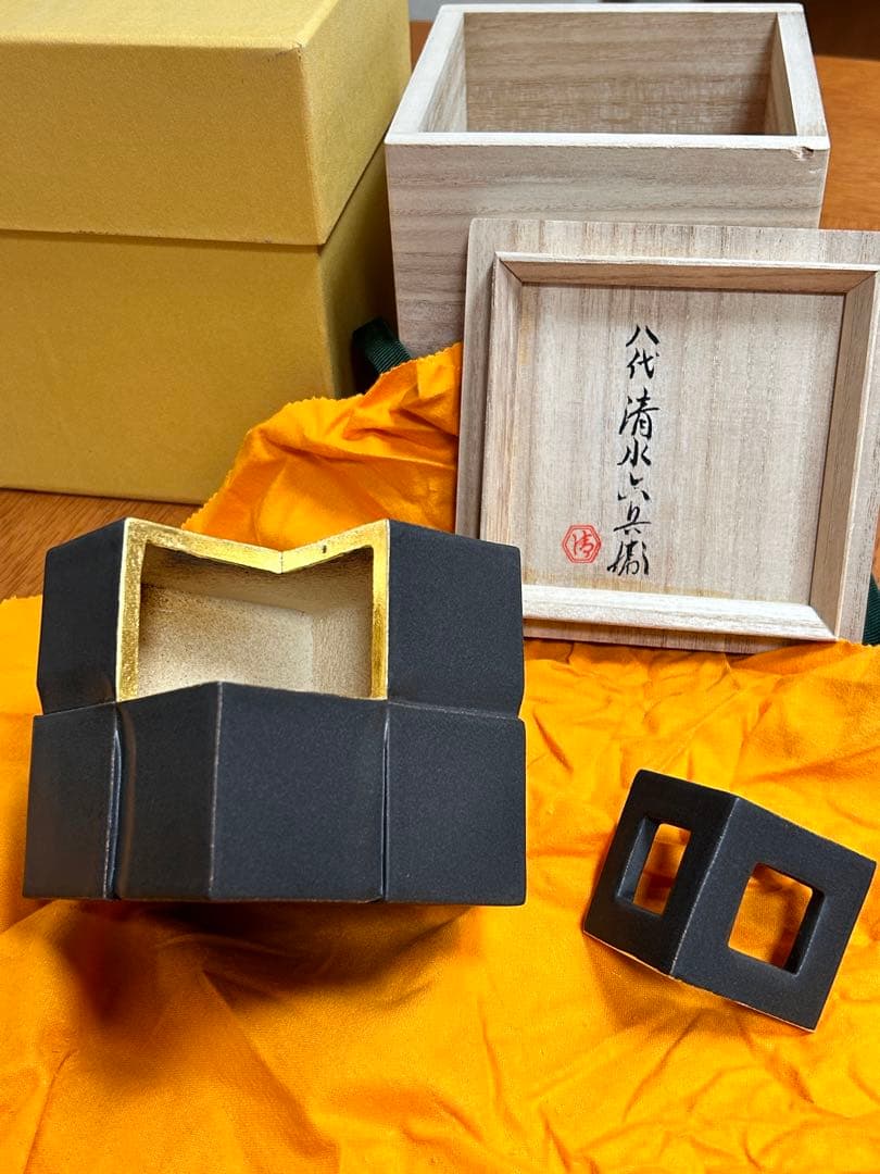《OK 》八代 清水六兵衛　香炉前衛陶芸 【黒釉刻線器】