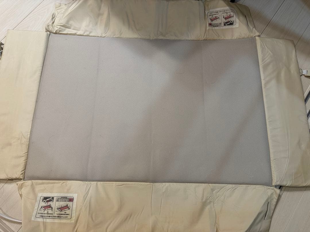 アップリカ　折り畳み　ベビーベッド ココネルエアー ミルクホワイト ポータブル