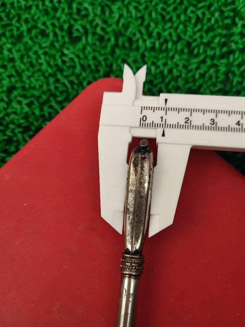 18Kと800の刻印が入ったヴィンテージメタルストロー