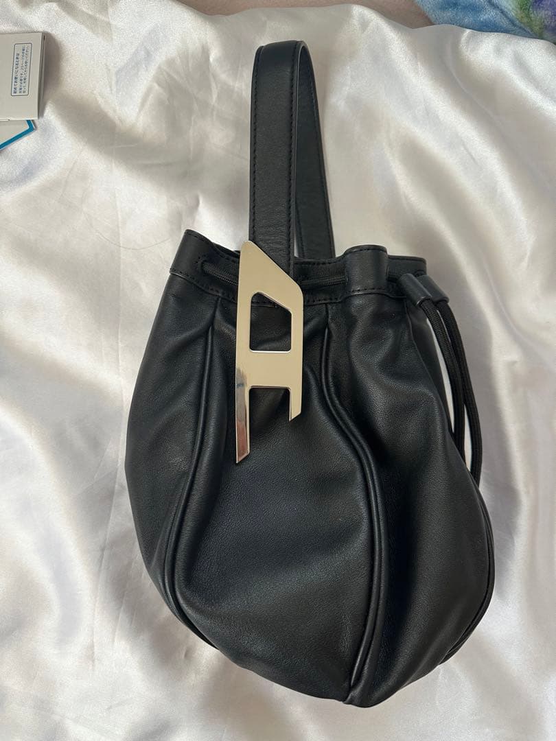 DIESEL ブラック 黒 レザーハンドバッグ 巾着型