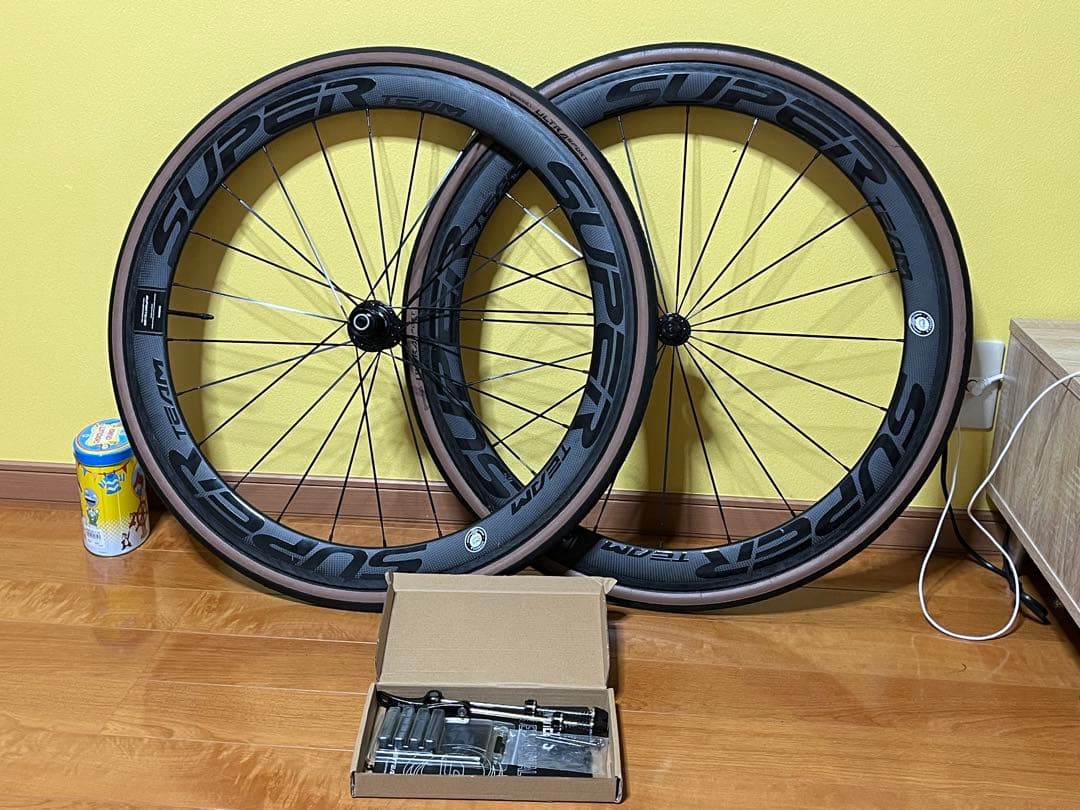 スーパーチー厶カーボンホイール50mm クリンチャータイヤ 取り付け工具付き