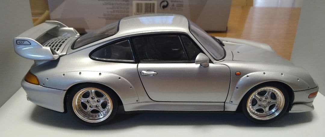 UTモデルズ 1/18 ポルシェ911 (993)GT2 シルバー