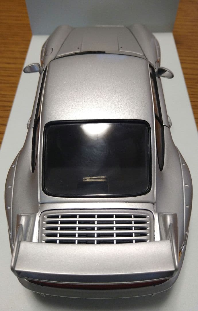 UTモデルズ 1/18 ポルシェ911 (993)GT2 シルバー