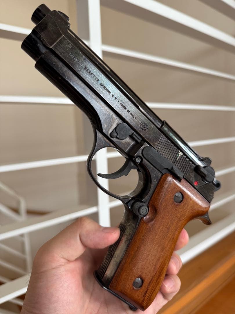 スズキ ベレッタ M92SB メタルフィニッシュ モデルガン 木製グリップ付