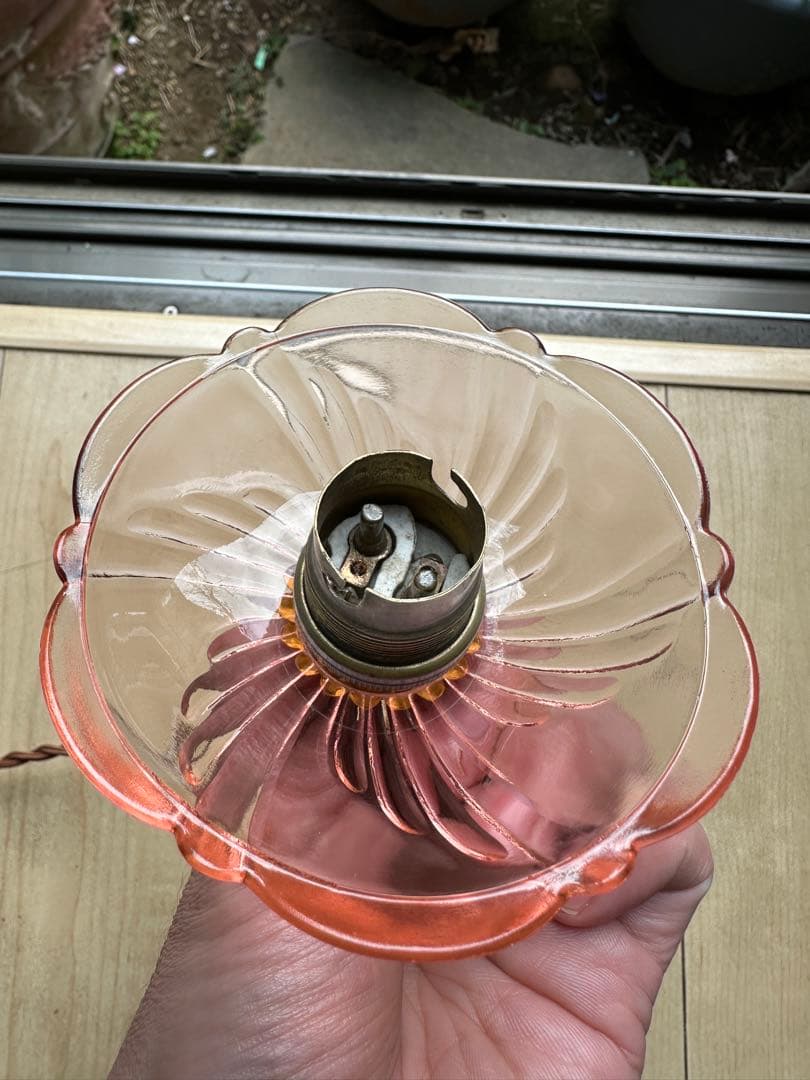 20年代 フランス アンティーク 螺旋模様ピンクガラスのお花アトリエランプ＊