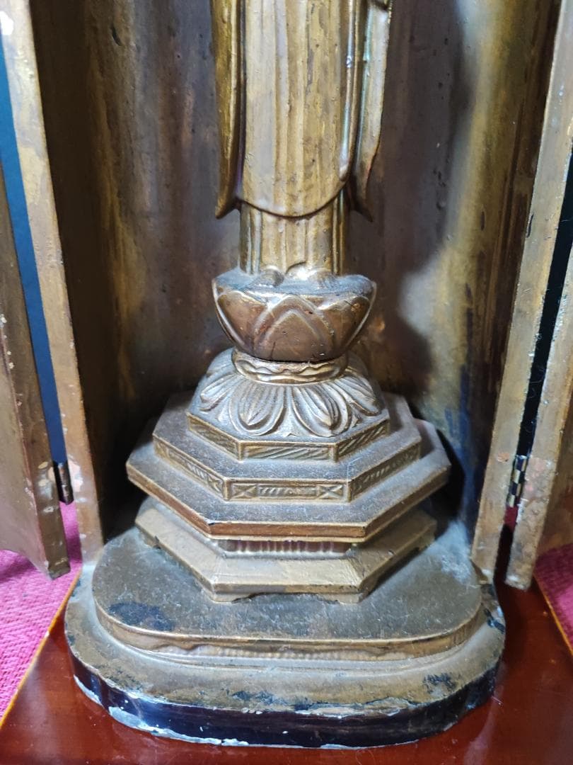 橱入大日如來仏　木刻