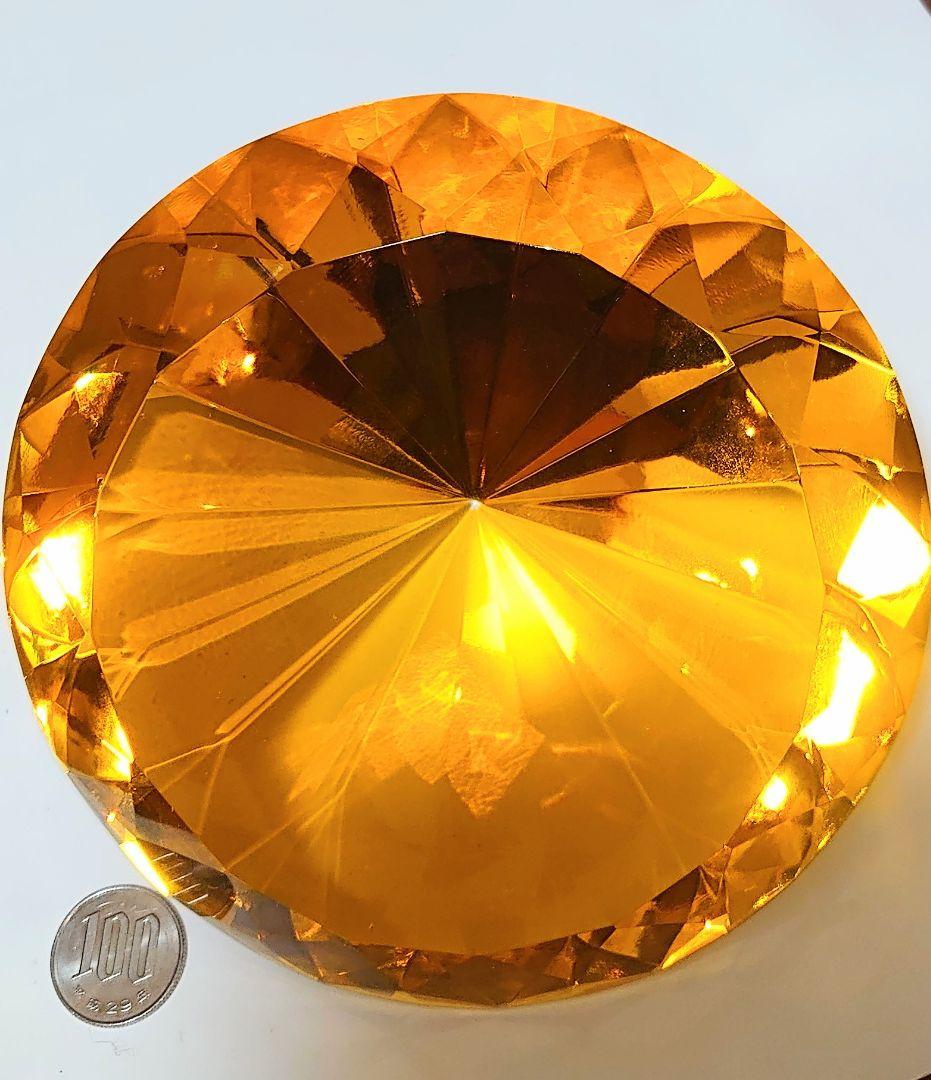 イエローダイヤモンド大玉水晶(横145㎜、重さ1975g)