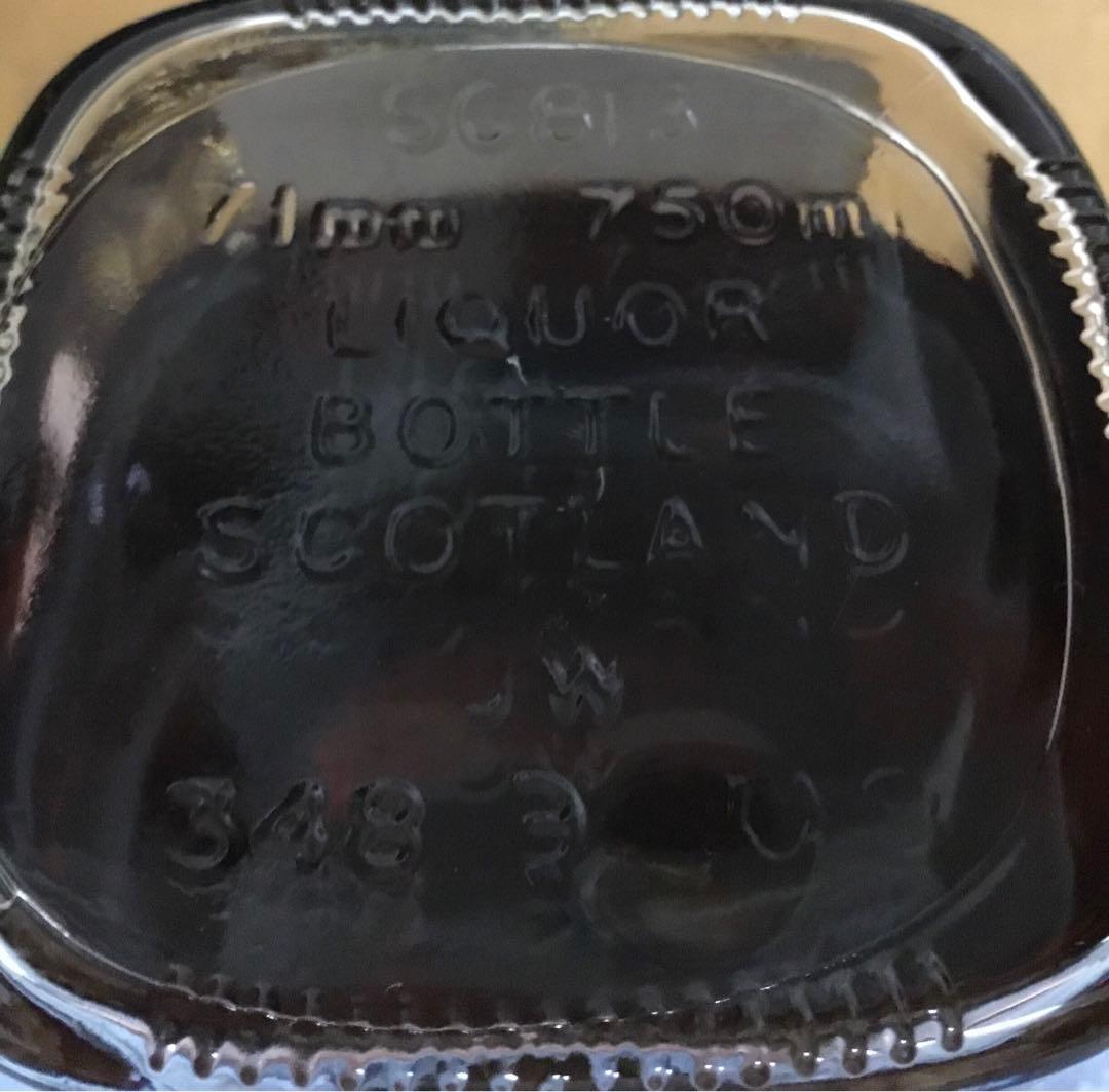 ジョニーウォーカー　黒ラベル　ブラック　黒紋章　箱入り　箱付き