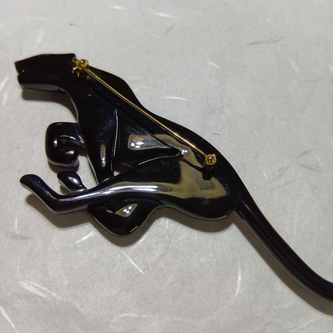 鼈甲沈金付きピューマブローチ