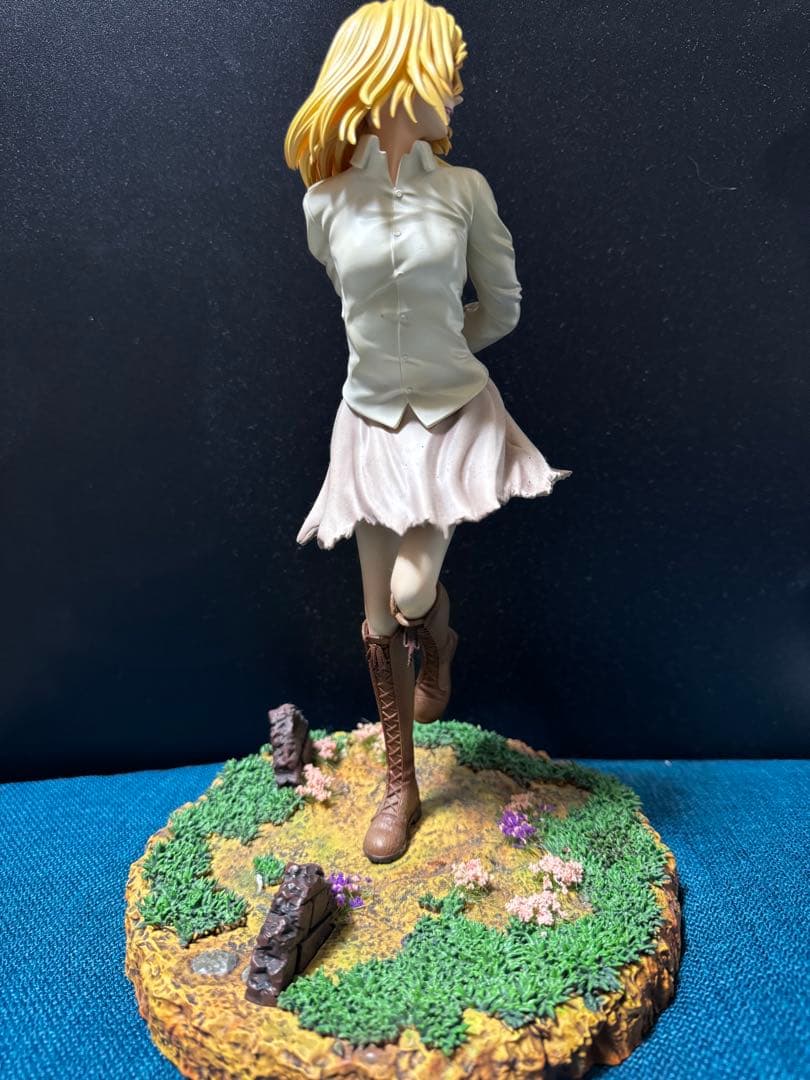 進撃の巨人　クリスタ　ガレージキット完成品　フリーダムスタジオ