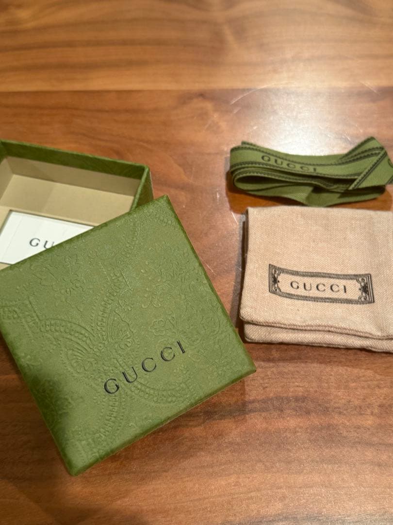 L.　GUCCI ダブルG ピアス
