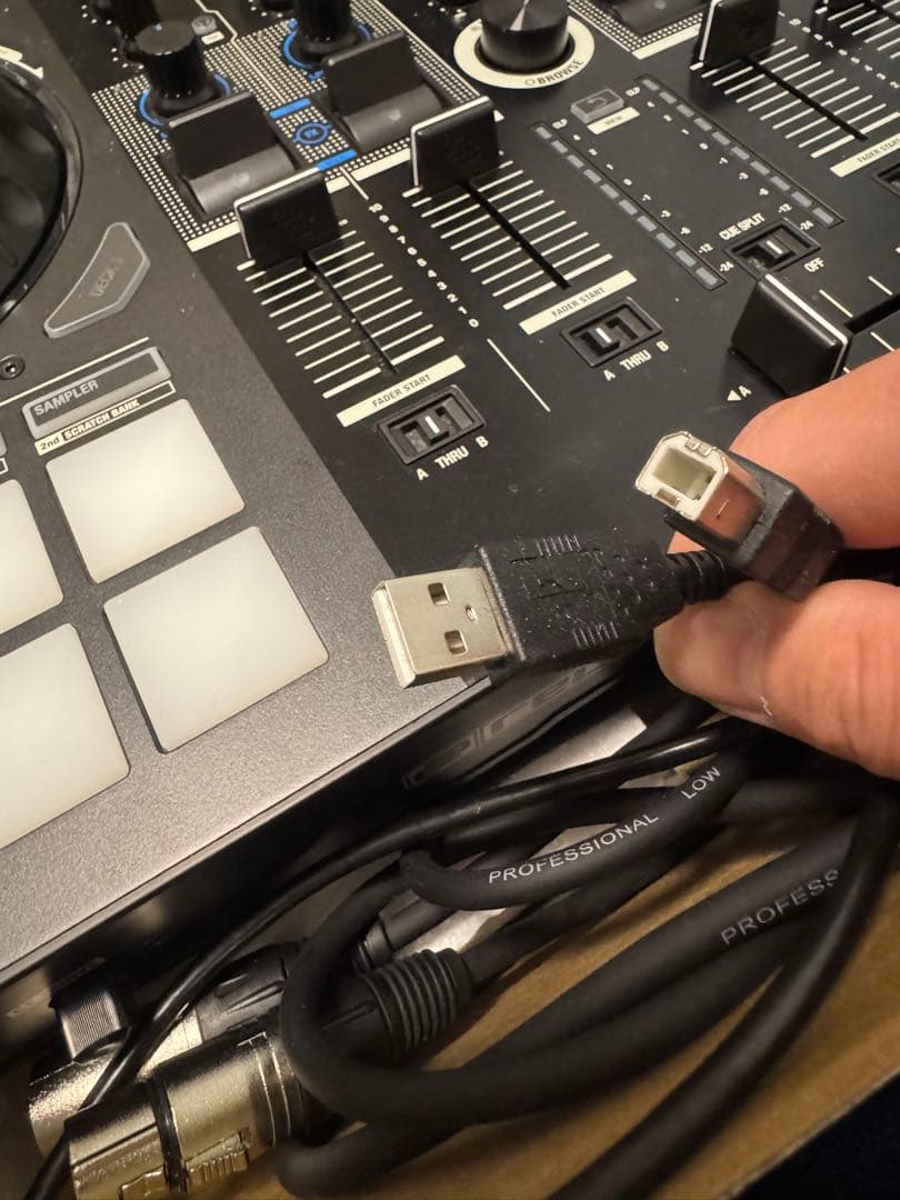 Reloop MIXON 8 PRO 4チャンネル DJコントローラー