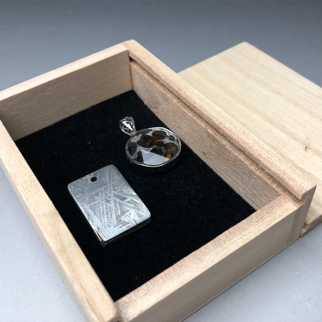 パラサイト隕石　アルタイ隕石 ペンダントトップ　隕石　 重さ約23ｇ　共箱