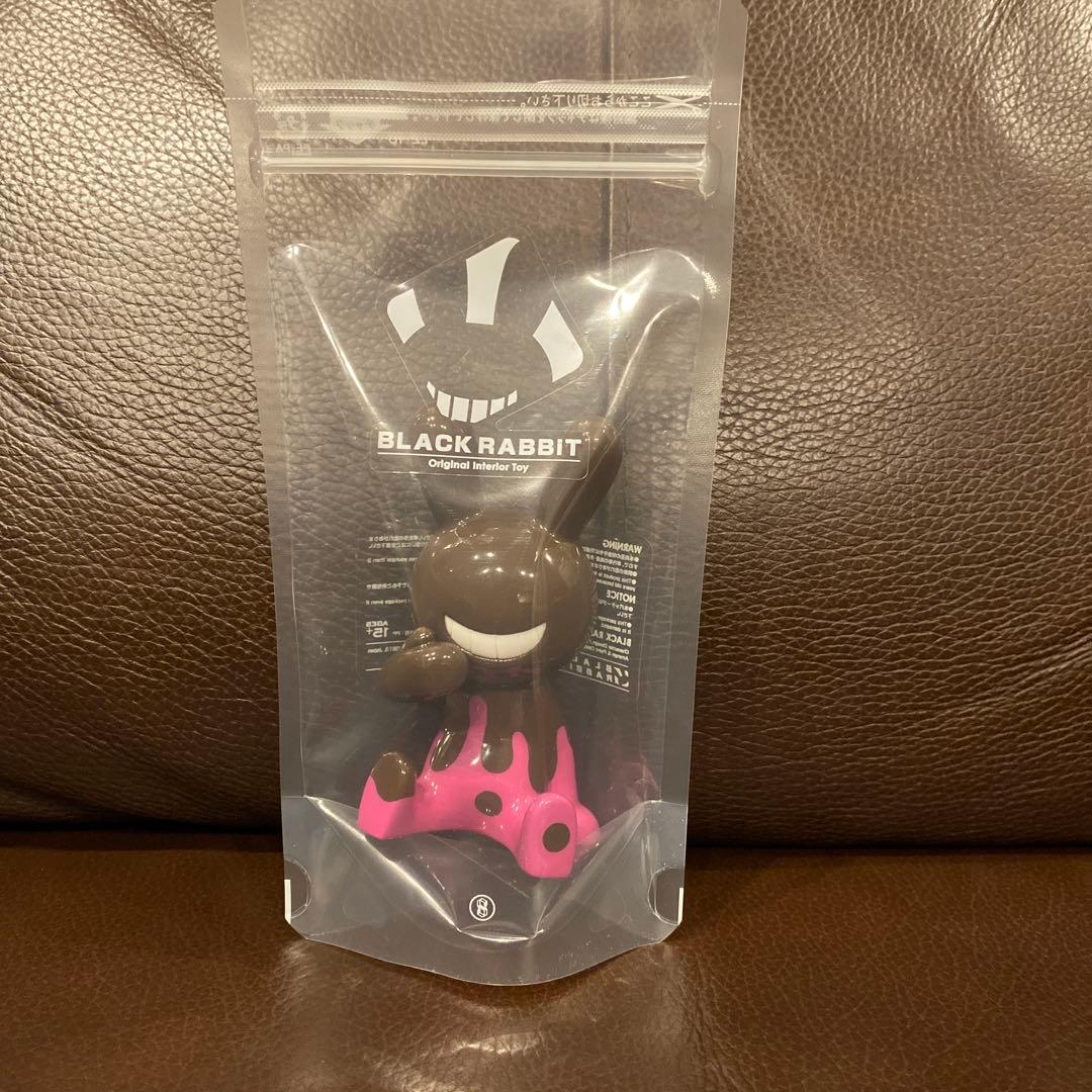 ブラックラビット　いちごチョコ