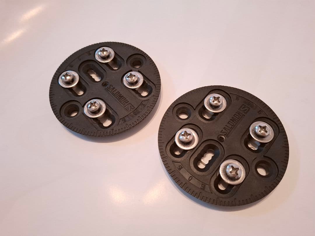 るー　SALOMON HOLOGRAM ほぼ新品