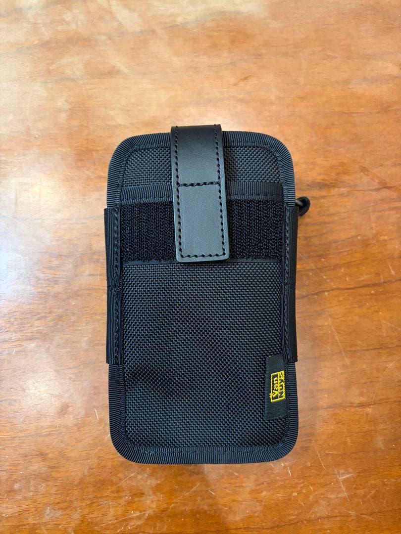 バンナイズ 縦型キャリングケース 新品未使用 iPhone15ProMax他対応