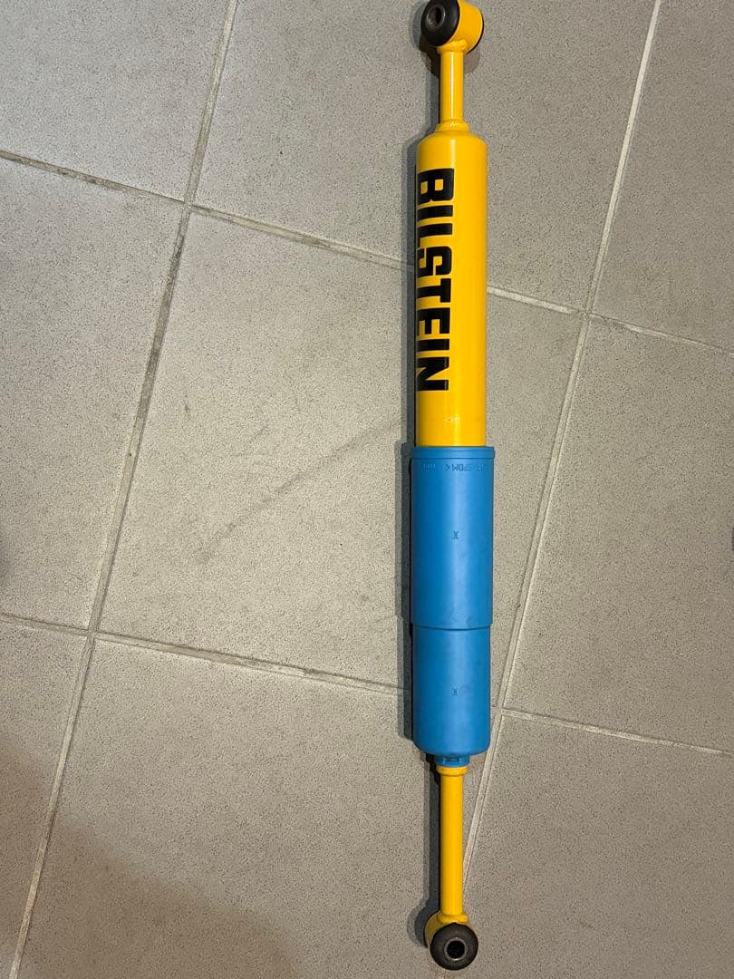 jlラングラー ビルシュタイン　ステアリングダンパー