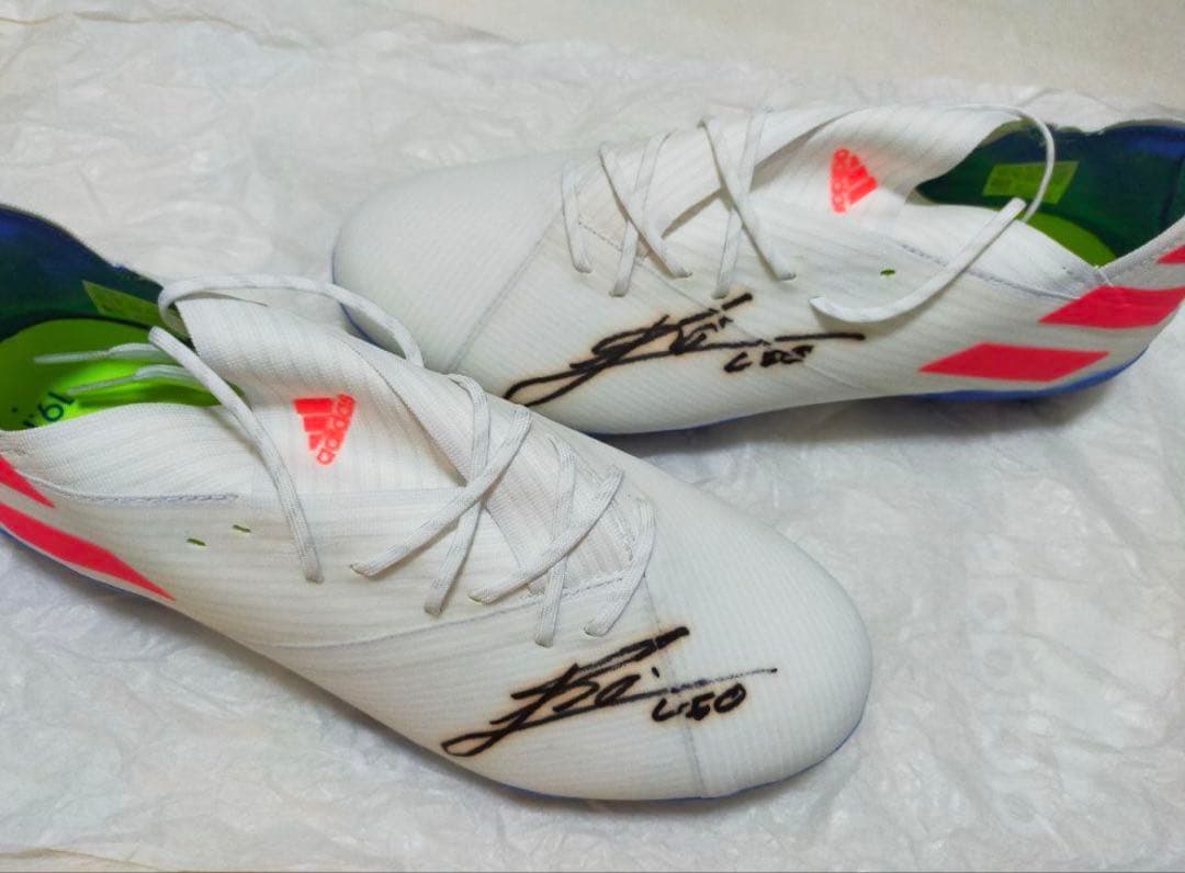 リオネル•メッシ　サイン入り　スパイク　証明書&当選書有り
