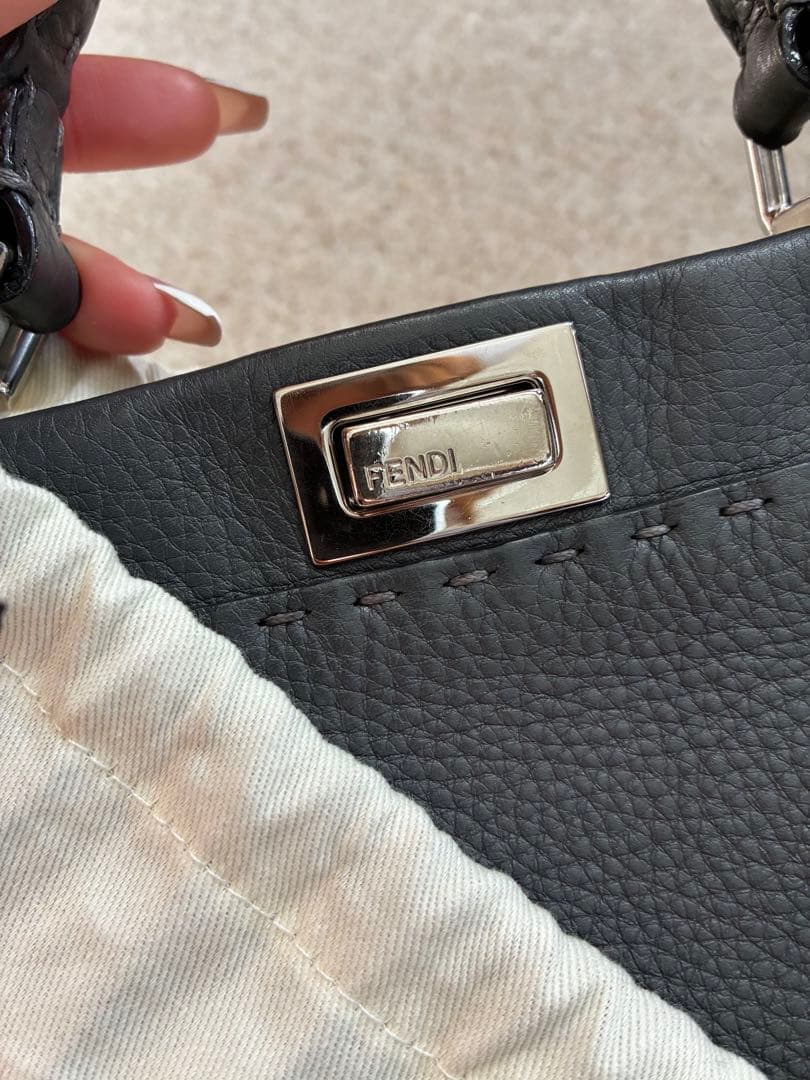 虹！フェンディ ミニ　ピーカブー　セレリア　アスファルトグレー廃盤色