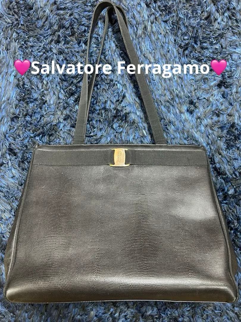 フェラガモ ブラック　バッグ