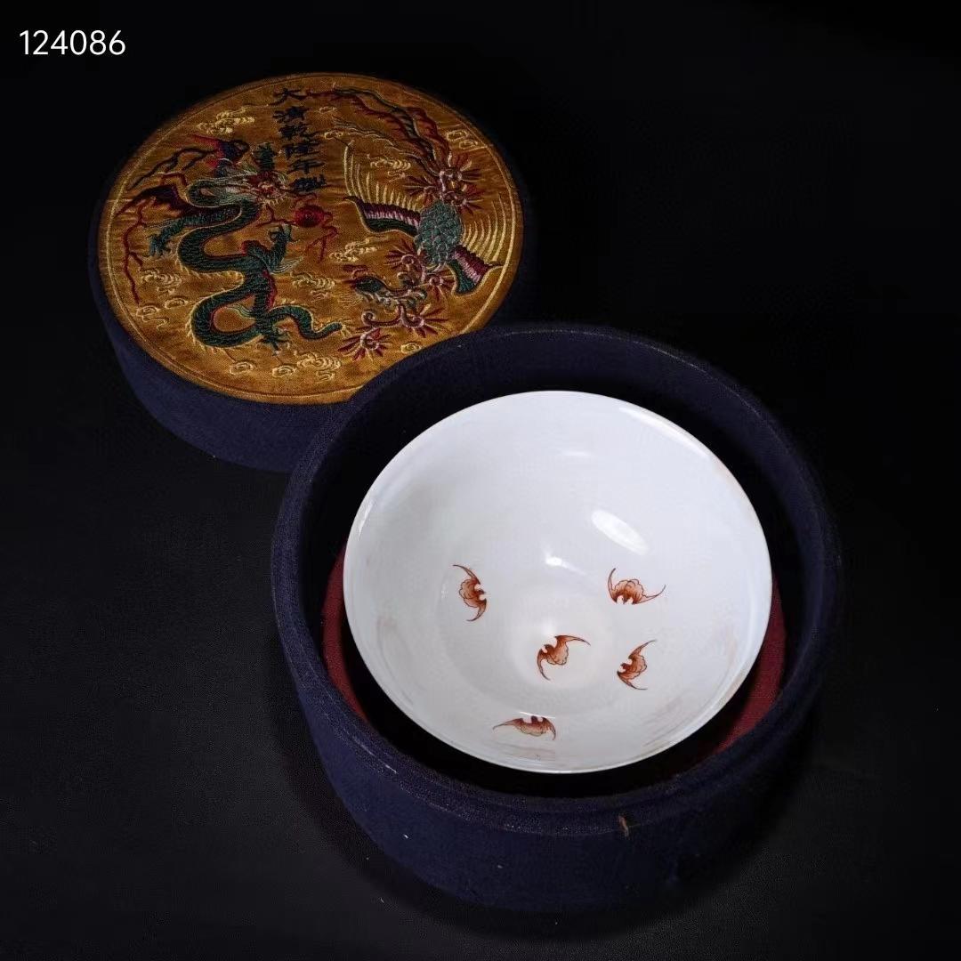 中国古美術・珍品旧蔵・純手描き·粉彩磁器ボウル·箱付・置物・食器・観賞瓶・文房具