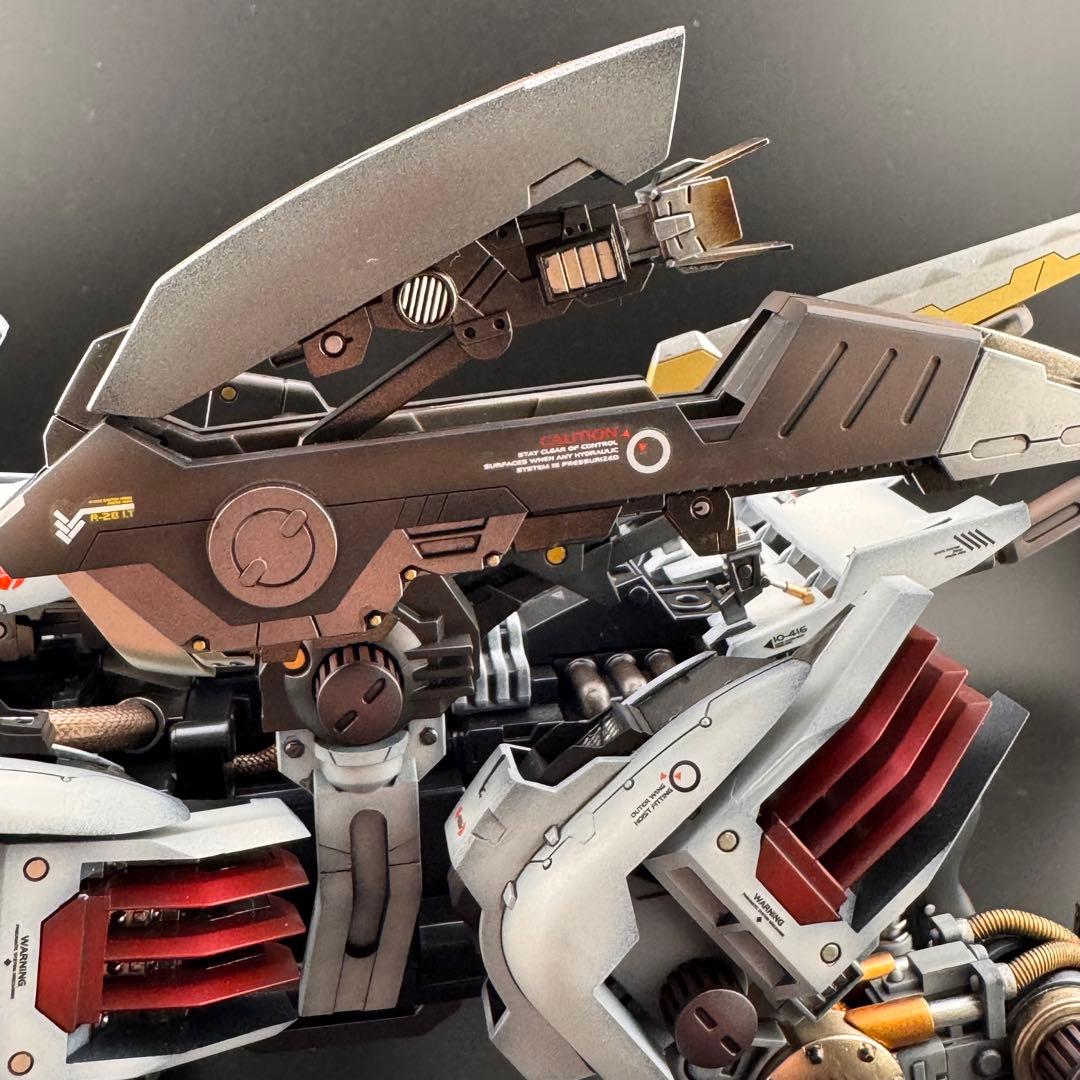 コトブキヤ ゾイド HMM ブレードライガー 全塗装 完成品