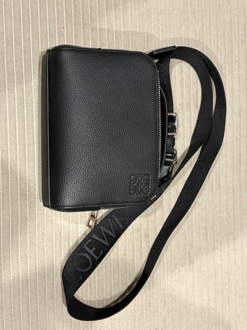 極美品LOEWE クロスボディ カメラバッグ ミニ（ソフトグレインカーフ）