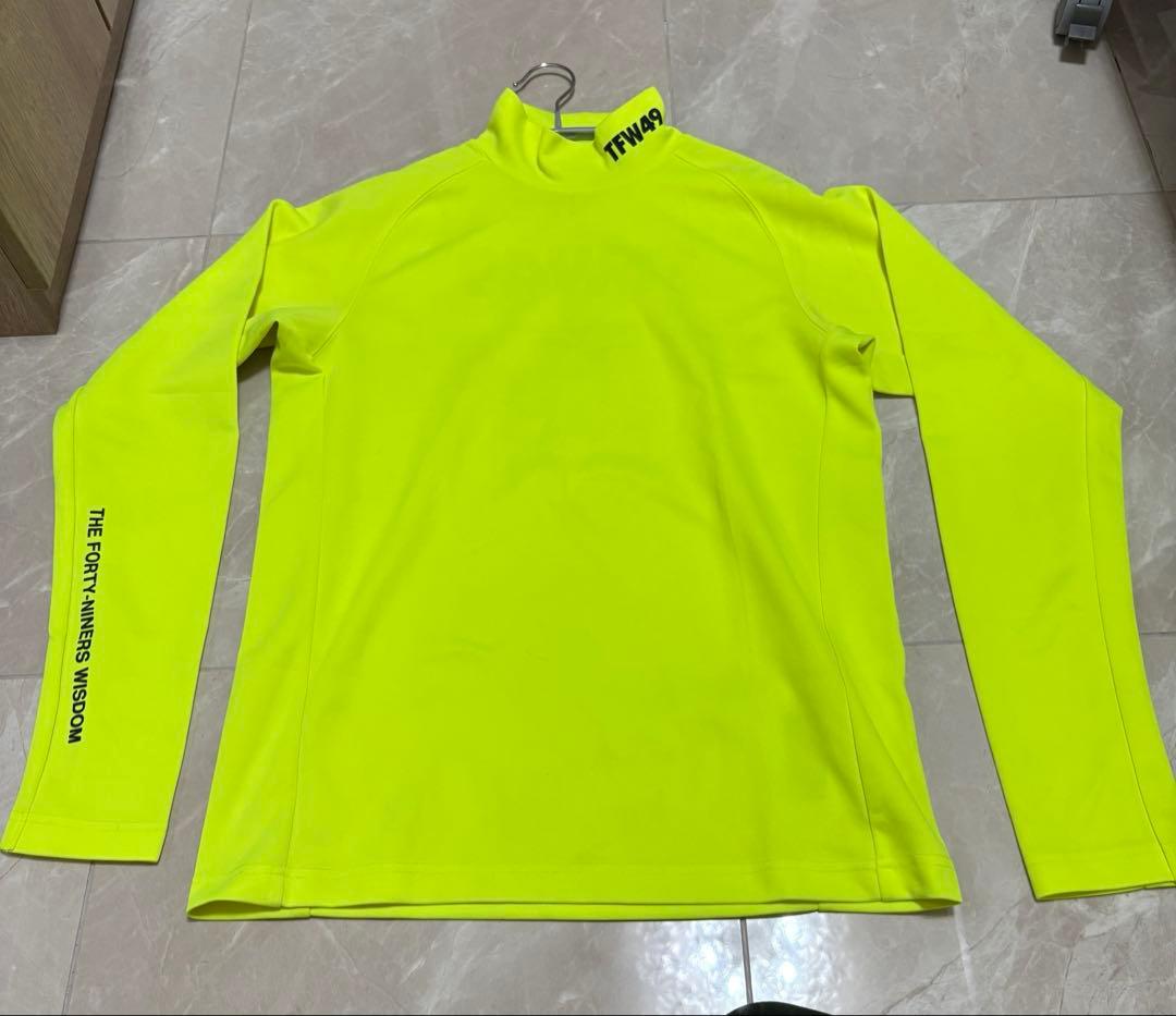 TFW49 蛍光イエロー ハイネックシャツ