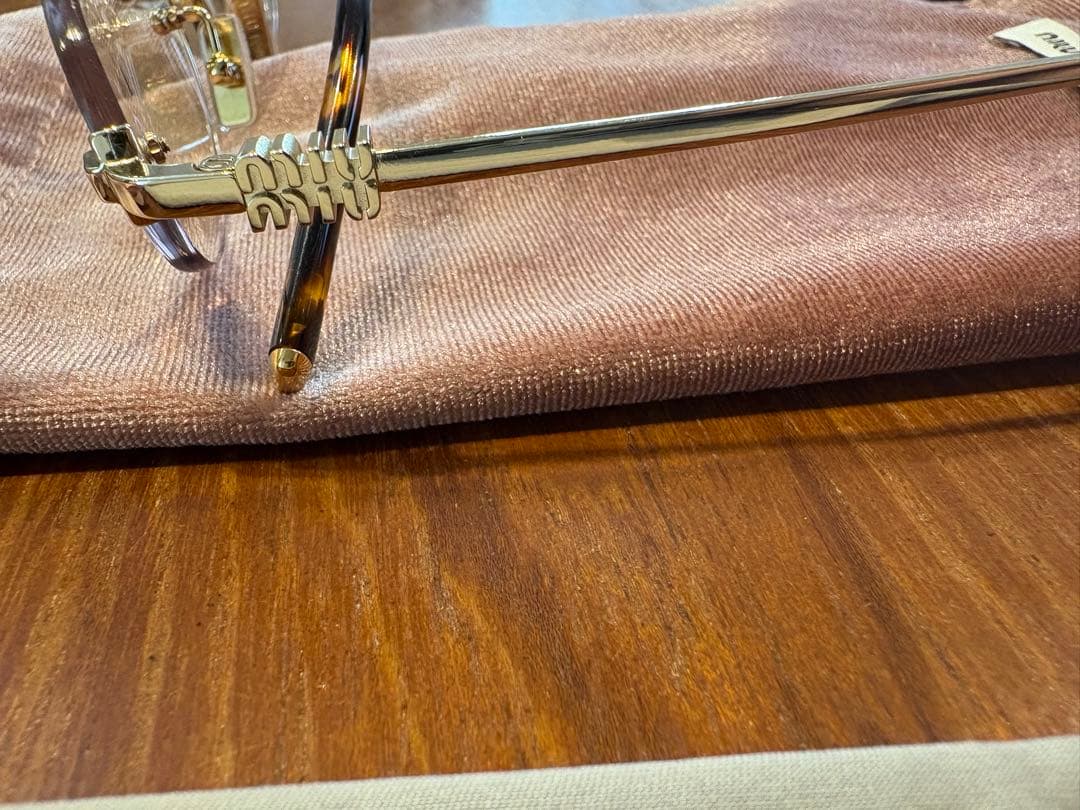 MIU MIU ロゴ サングラス