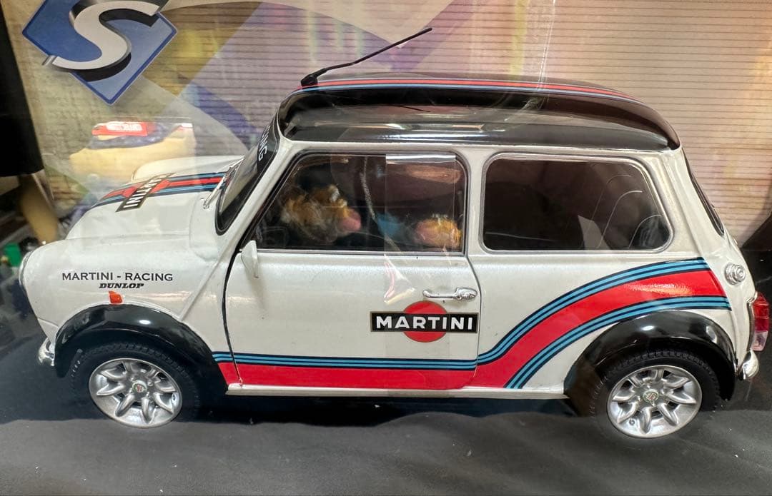 ミニカー SOLIDOMARTINIRACING STREETFIGHTER 1/18