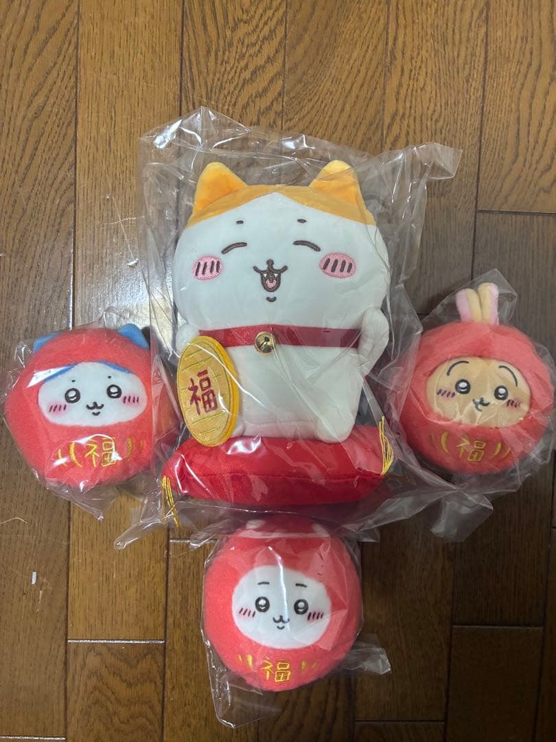 ちいかわ 招福！ハチワレぬいぐるみS だるまになっちゃった！