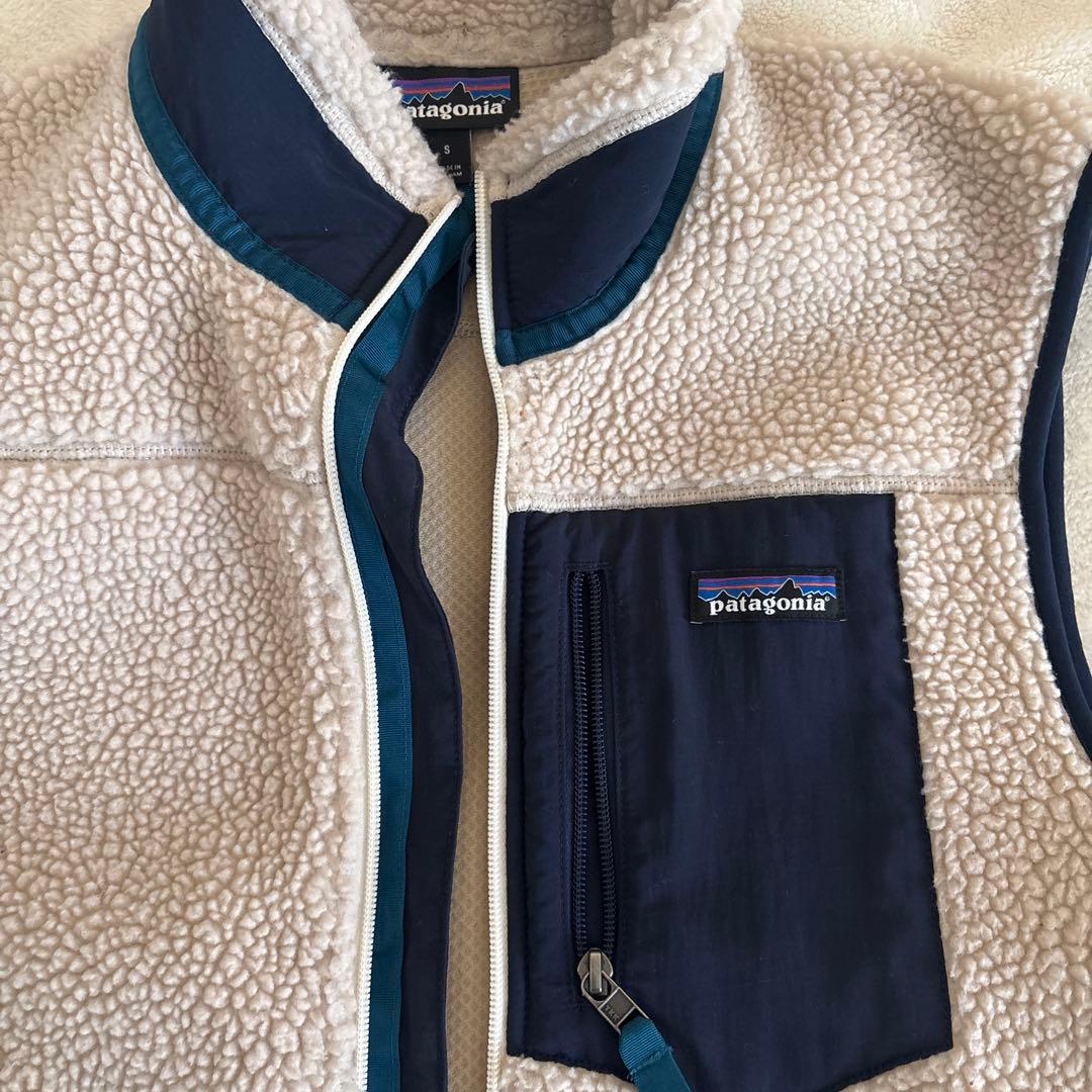 patagonia フリースベスト アイボリー/ネイビー