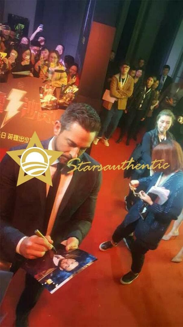 直筆サイン入り写真 ザッカリー・リーヴァイシャザム!/フレームなし/SA鑑定済