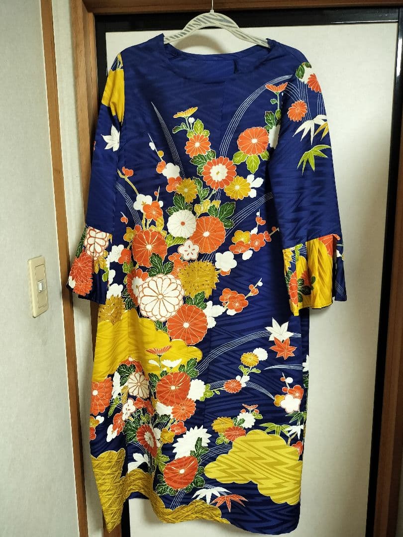 【ひより】正絹　古典柄　振袖リメイクフレアドレス　紺