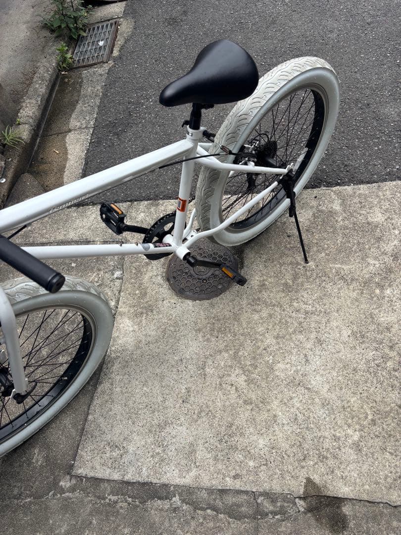 ホワイト クロスバイク 太タイヤ　おしゃれ自転車