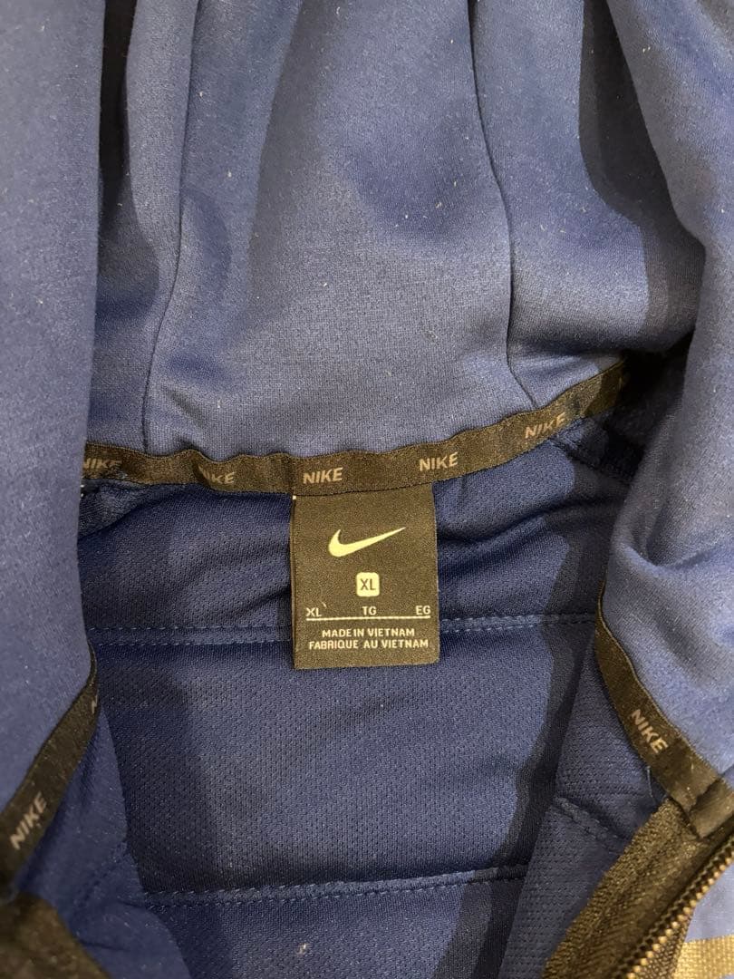 NIKE ジップパーカー　ランニング　サッカー