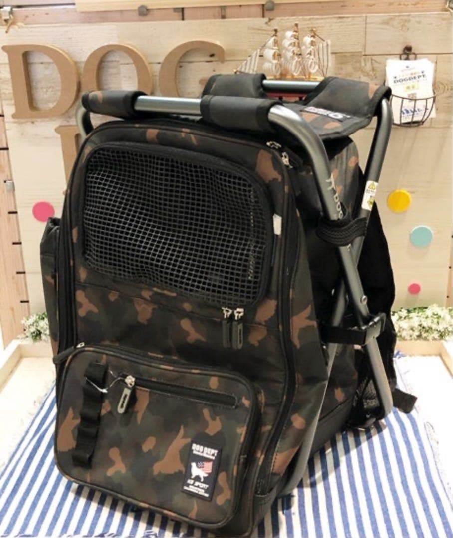 DOG DEPTキャリーバッグリュック　迷彩 カモフラ犬柄　　椅子付き分離可能。