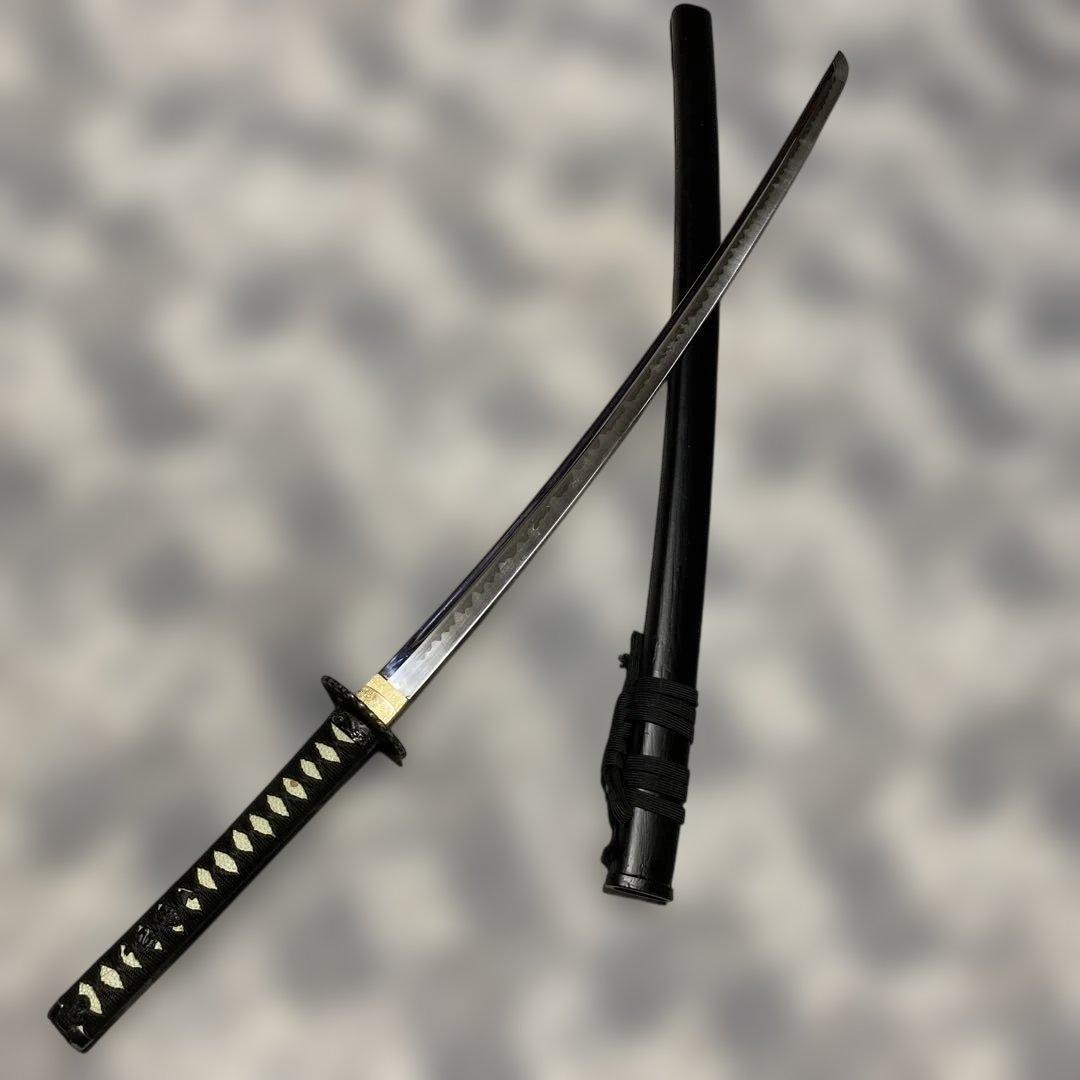 居合刀 黒柄 菊花透し丸鍔 黒木肌鞘