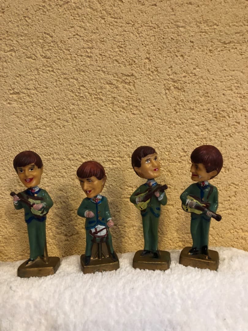 ビートルズ　フィギュア