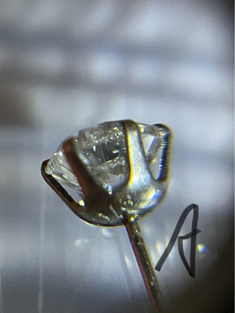 ダイヤピアス1.047ctと1.013ct