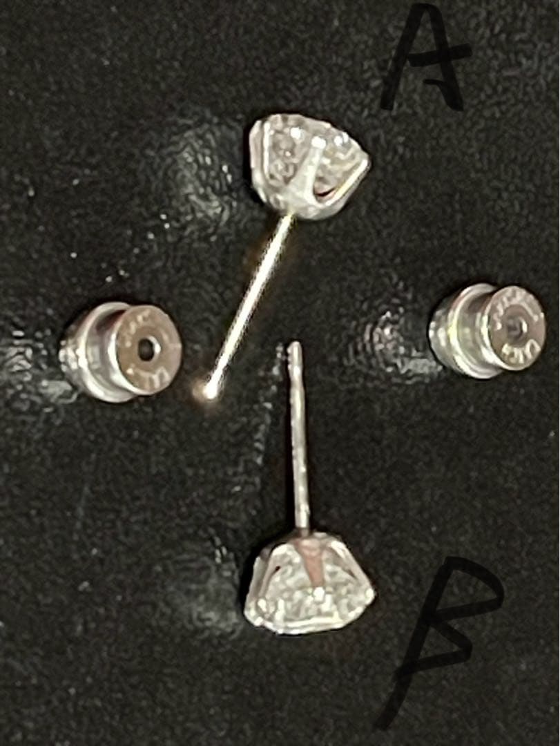 ダイヤピアス1.047ctと1.013ct
