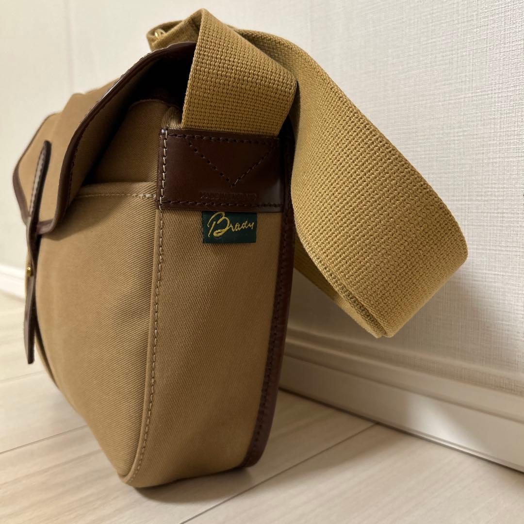 Brady ブレディ ショルダーバッグ斜めがけ 肩掛け キャンバス