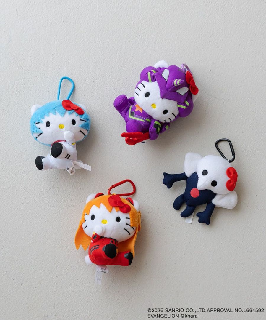 LOWRYS FARM EVA x HELLO KITTY トイキーホルダー
