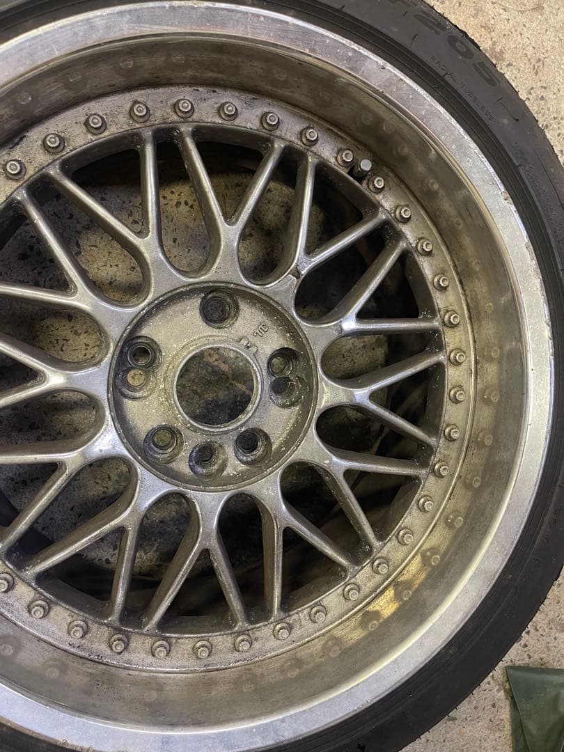 17インチメーカー不明 たぶん9j225 45 17 バリ山2本です。