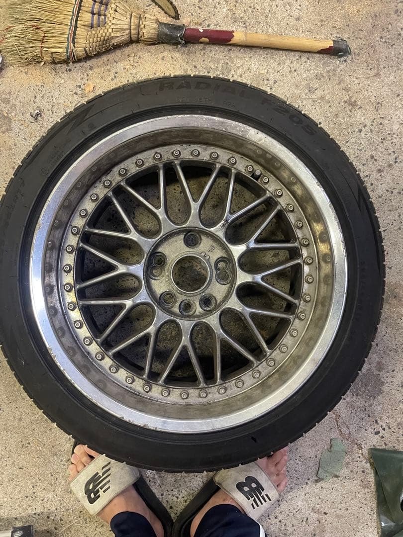 17インチメーカー不明 たぶん9j225 45 17 バリ山2本です。