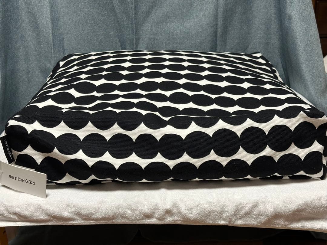 新品未使用！marimekko ドット柄ビーズクッション