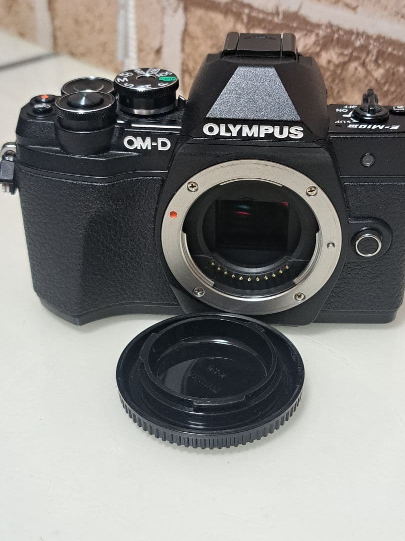 OLYMPUS OM-D E-M10 Mark III カメラボディ【難有り】