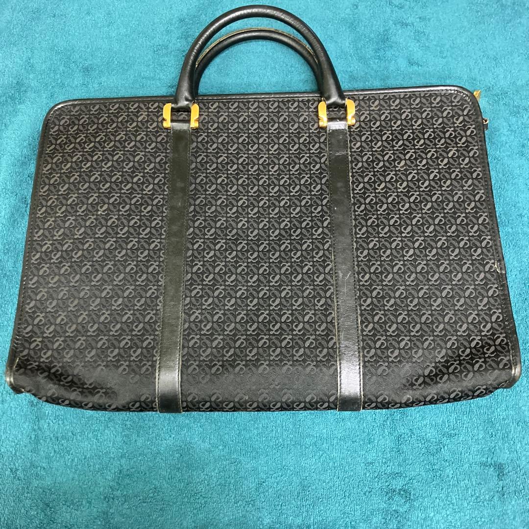 ロエベ　ビジネスバッグ 黒 ロゴ入り